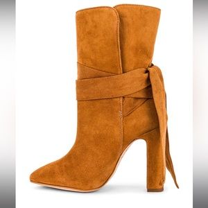 Brand new X REVOLVE Hazel Bootie in Tan
House of Harlow 1960